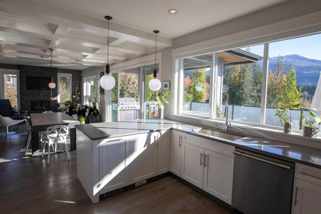Mountain Serenity Meets Luxury Squamish Esterno foto