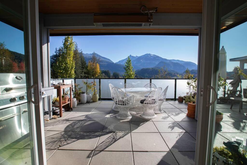 Mountain Serenity Meets Luxury Squamish Esterno foto