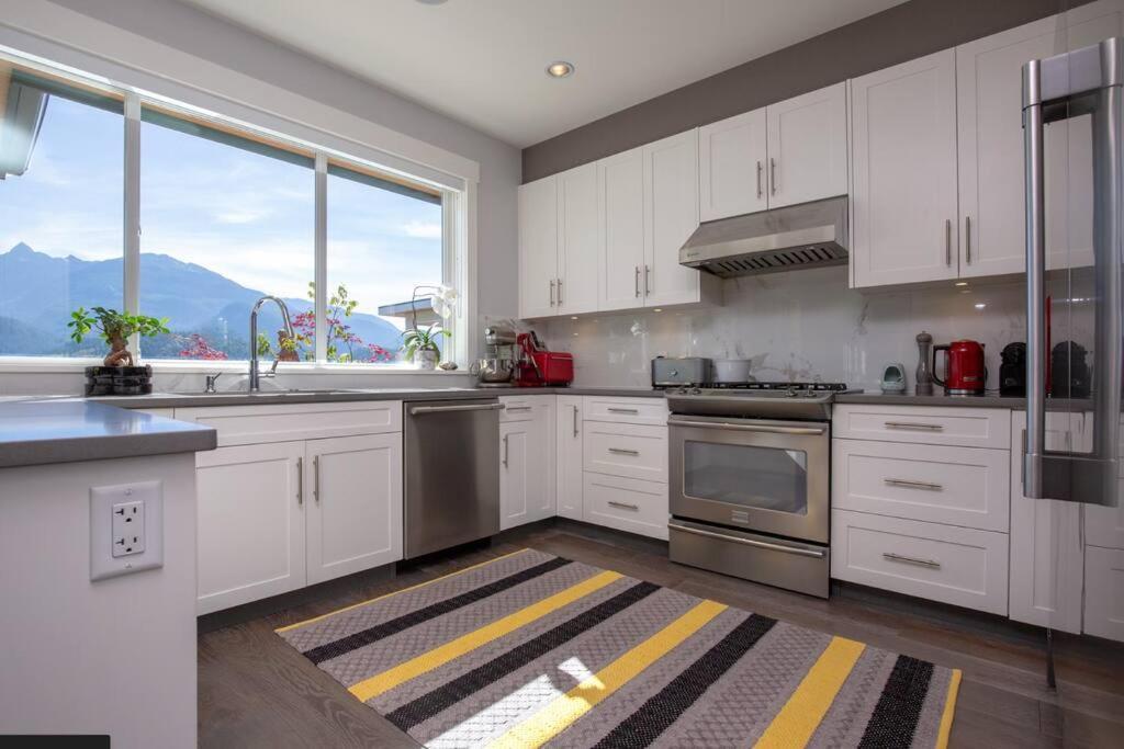 Mountain Serenity Meets Luxury Squamish Esterno foto